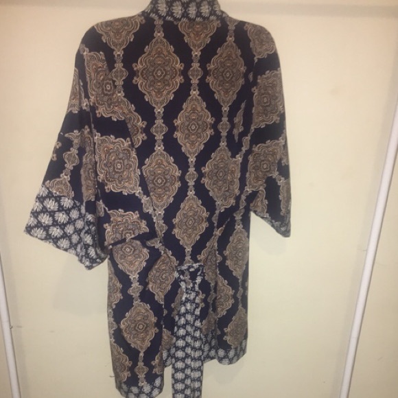 H&M Kimono set (Selling both Robe & shorts) - Picture 4 of 5